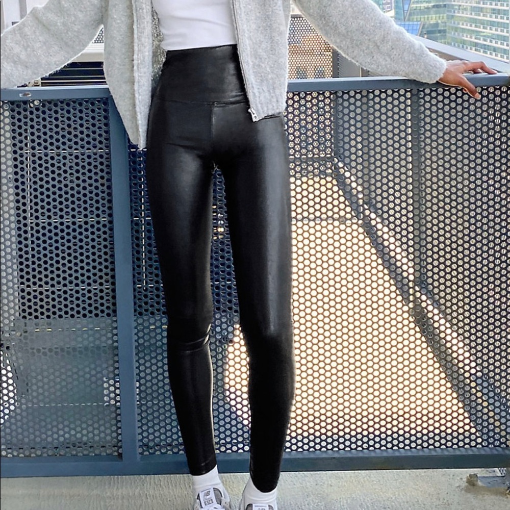 Aritzia Black High-Waisted Leggings